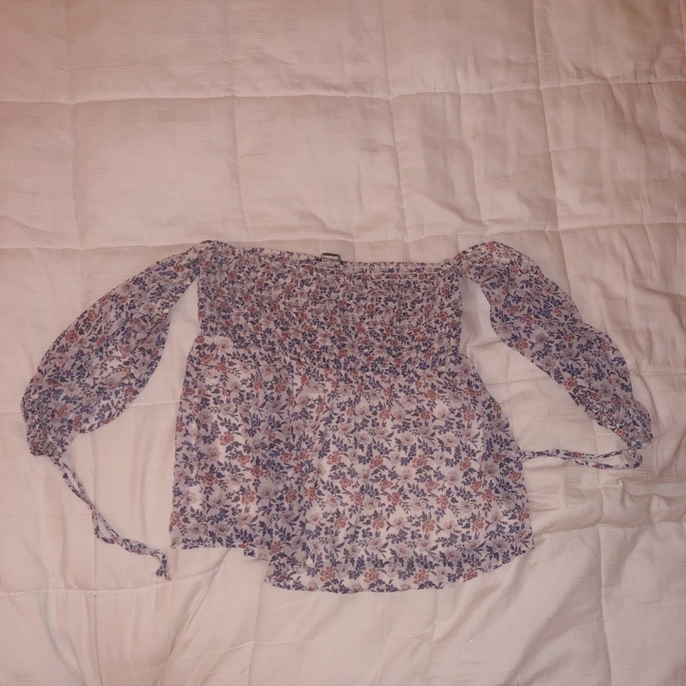 American Eagle off the shoulder floral top